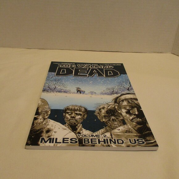 Walking Dead TPB Volume 2 Blue Black White Graphic Zombie Fighting Comic Book - Picture 3 of 12